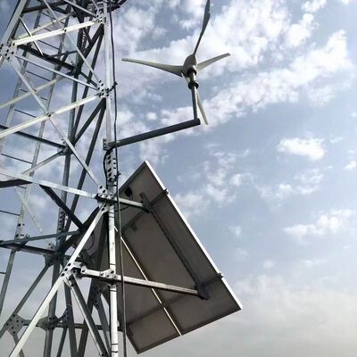 Torre dell'antenna ad energia solare con albero delle telecomunicazioni in acciaio galvanizzato di riserva 22 32 42M 4G 5G