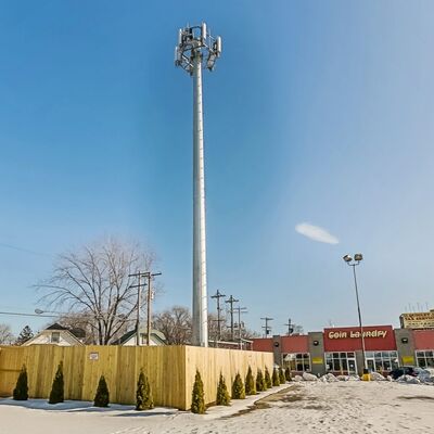 18 26 34M Paesaggio urbano Torre estetica autosufficiente in acciaio galvanizzato monopolare 5G 4G Wifi delle telecomunicazioni