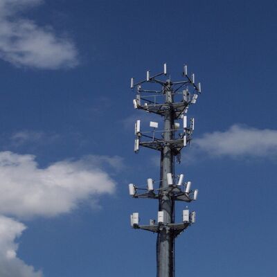 12 18 24M Torretta per telecomunicazioni all'aperto autosufficiente compatta in acciaio galvanizzato monopolare 5G 4G Wifi per piccolo spazio