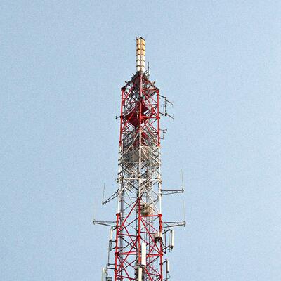 35M resistente alle intemperie Torre in acciaio tubolare a 3 zampe progettata per le installazioni di osservazione e monitoraggio a microonde di telecomunicazioni