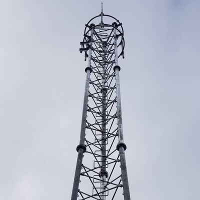 Albero delle telecomunicazioni galvanizzato torre tubolare d'acciaio autoportante a 3 gambe adatto per la comunicazione all'aperto a microonde 5G 4G