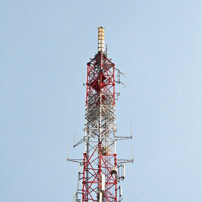 Struttura di telecomunicazione galvanizzata a tre zampe, progettata per una lunga durata all'aperto 5G 4G microonde1
