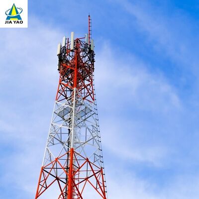 anti ghiaccio che ricopre la torre d'acciaio di angolo di 4 zampe di 30M 40M 45M per l'infrastruttura delle telecomunicazioni della regione fredda