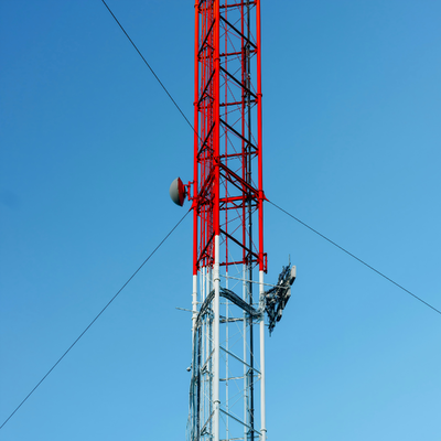 Torre a filo tirante da 38 m a montaggio rapido per comunicazioni di emergenza in caso di catastrofe
