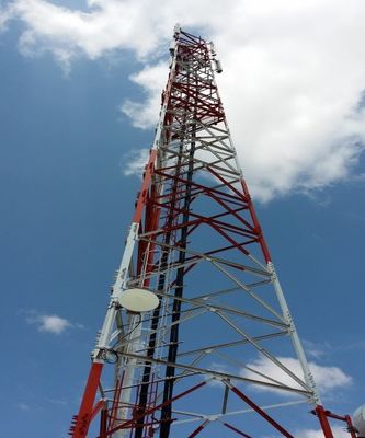 30 40 50 metri Radio 3 gambe Torre angolare in acciaio 5G Rete Galvanizzata Torre di comunicazione a microonde