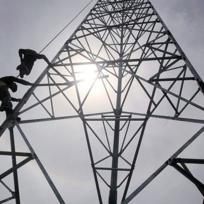 Internet autonomo 5G Telecomunicazione Antenna 3 gambe Torre angolare in acciaio