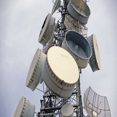 Torre di telecomunicazioni mobile angolare in acciaio a 72,4 m di lunghezza ASTM A36 A572 Gr50