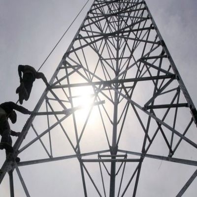 Q255B Q355B Q420B Progettazione Torre angolare in acciaio a 3 zampe Torre di telecomunicazioni