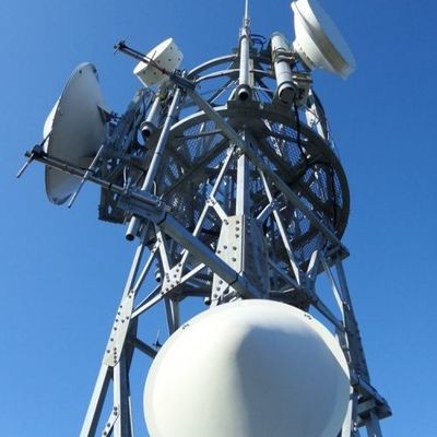 Q255B Q355B Q420B Progettazione Torre angolare in acciaio a 3 zampe Torre di telecomunicazioni