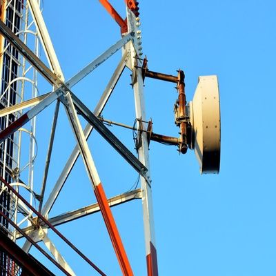 Torri di comunicazione mobile angolari a reticolazione in acciaio da 36 m 4 g / antenna autoportante