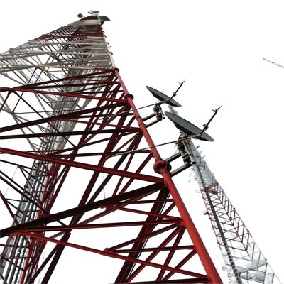 Torre di acciaio tubolare a tre zampe, di alta resistenza, progettata per una lunga durata e resistenza allo stress ambientale