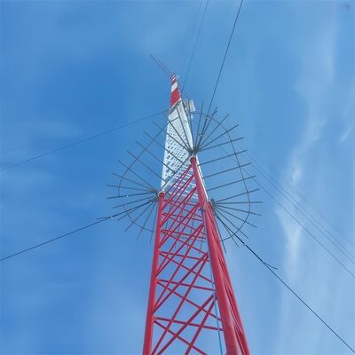 Guyed Wire Tower ha progettato applicazioni di elevazione di copertura estesa utilizzando materiali in acciaio e codici di progettazione di ingegneria provati