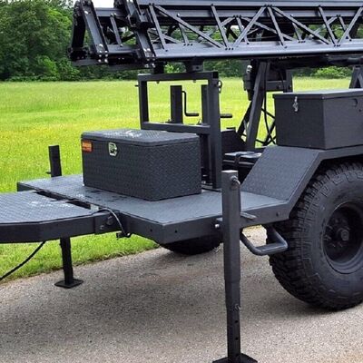 Torre a reticolo telescopico 15-30M Camion di acciaio galvanizzato Antenna di comunicazione montata 40M/S resistente al vento