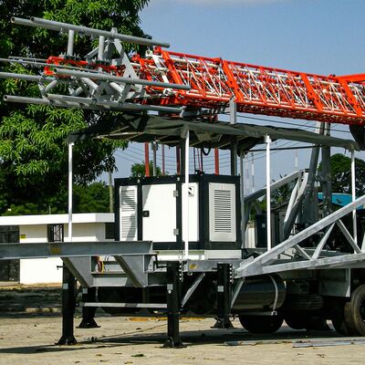 Torre a reticolo telescopico 15-30M Camion di acciaio galvanizzato Antenna di comunicazione montata 40M/S resistente al vento