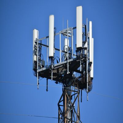 Struttura di telecomunicazione Monopole Tower di acciaio ad alta resistenza alla trazione e di acciaio tenero conforme alle norme GB T e EN 10025