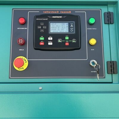 Torre telescopica per impieghi gravosi con deviazione verticale inferiore a uno per mille, che offre prestazioni per compiti di comunicazione e illuminazione