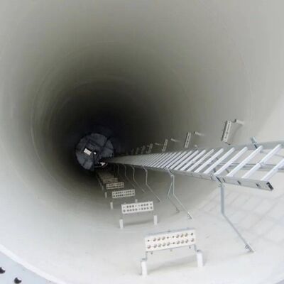 Torre monopolo per telecomunicazioni con albero singolo costruita in acciaio di grado Q235 e Q355 conforme ai codici di progettazione A36 astm EN 1991 1 4 e EN 1993 3 1