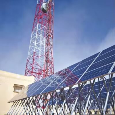 Torre d'antenna ad energia solare autosufficiente galvanizzata 20 30 40M 4G 5G fuori dall'albero delle Telecomunicazioni di griglia