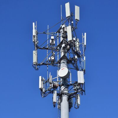 14 20 26M Torretta per telecomunicazioni satellitare per piccola area autosufficiente in acciaio galvanizzato monopolare di dimensioni compatte 5G 4G