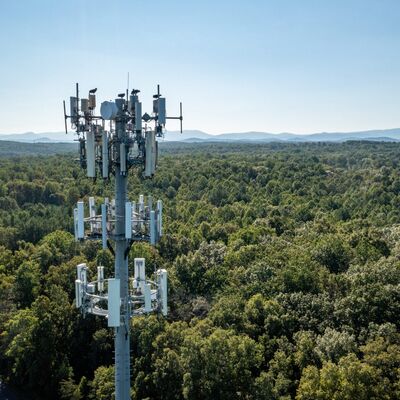 14 20 26M Torretta per telecomunicazioni satellitare per piccola area autosufficiente in acciaio galvanizzato monopolare di dimensioni compatte 5G 4G
