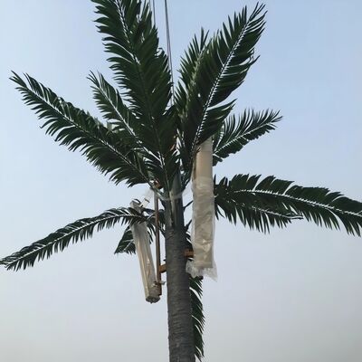 Torre ad Albero Bionico alta 38M costruita con acciaio zincato e plastiche resistenti ai raggi UV, garantendo durata e resistenza alla corrosione