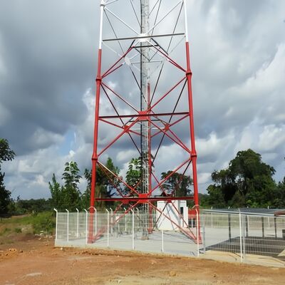 Torre tubolare in acciaio a 3 gambe da 30M progettata per applicazioni di telecomunicazioni, microonde, monitoraggio, osservazione e sicurezza