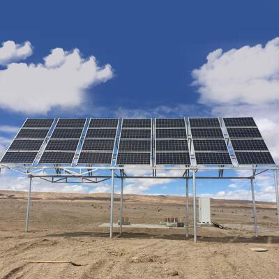 Torre di comunicazione compatibile con le energie rinnovabili per il monitoraggio del parco solare del parco eolico