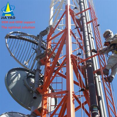 Torre per piccole cellule compatta angolare a 3 gambe integrata con alimentatore per rete 5G Edge