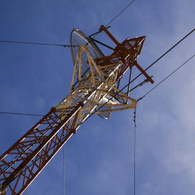 Torre in filo tirato zincato per comunicazione wireless resistente al vento per la trasmissione del segnale 5G