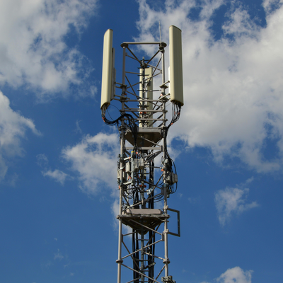 Anti-shock a 9 livelli della torre delle telecomunicazioni resistente sismica della montagna tubolare di 18M 42M 3 gambe per area ad alta quota