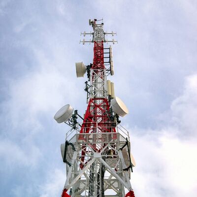 Antenna a torre in acciaio con angolo a 4 zampe zincata a caldo da 20 30 40 60 m. Multi per 5G urbano