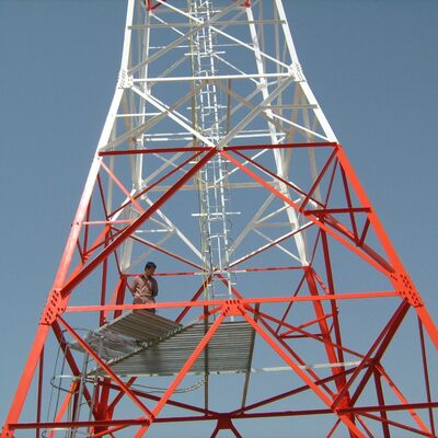 Torre in acciaio a reticolo angolare con altezza personalizzata a 4 gambe per il complesso commerciale 5G