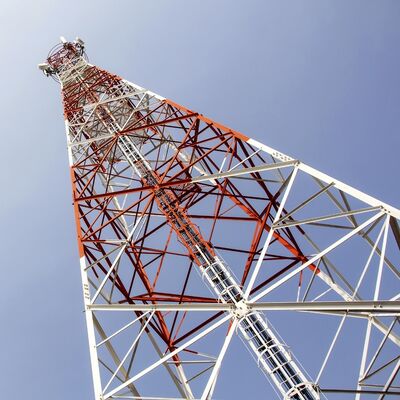 Torre in acciaio ad angolo a 4 gambe con design a doppia piattaforma 20M 30M 40M per stazione stradale