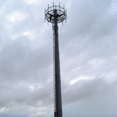 Torre unipolare integrata con parafulmine da 32 metri per l'edificio ambulatoriale dell'ospedale
