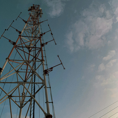 La flangia da 45 m ha collegato la manutenzione facile della torre delle telecomunicazioni della metropolitana 3 per il mozzo del terminal degli autobus