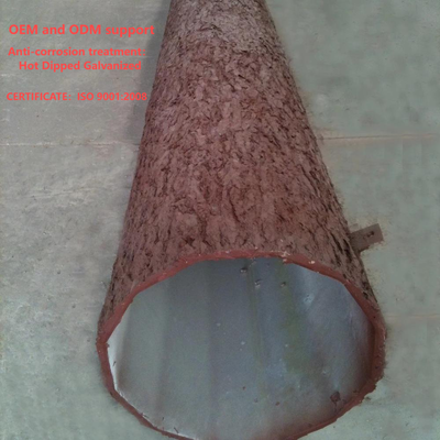 Torre di comunicazione mimetica mimetica con palma bionica in stile tropicale da 15-45 m per copertura del segnale dei resort costieri Nucleo in acciaio zincato di 30 anni e foglie resistenti ai raggi UV