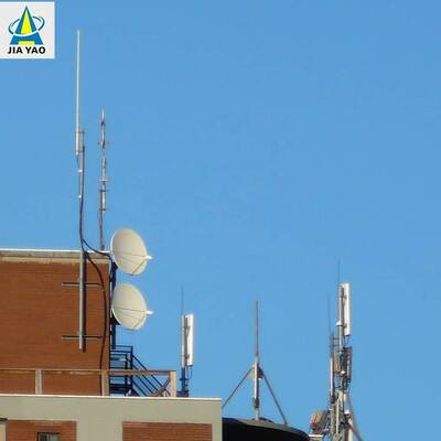 Torre unipolare leggera sul tetto da 25M 30M 40m per la densificazione urbana di piccole cellule 5G con ingombro di base ridotto e acciaio zincato