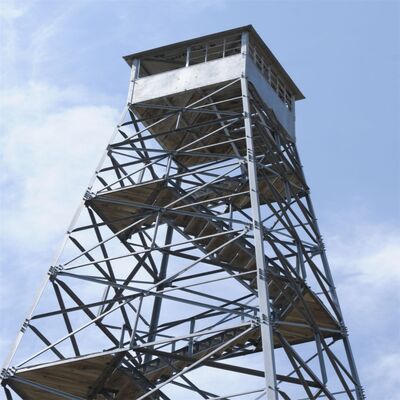 Torre di guardia in acciaio zincato, torre di avvistamento, torre di monitoraggio della sicurezza, struttura a traliccio per la prevenzione degli incendi boschivi e il supporto di osservazione ad alta quota